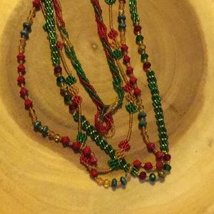 4 women neckace colors